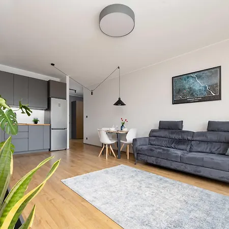 アパート Spacious With A Balcony, Parking And Air-conditioning By Renters ワルシャワ