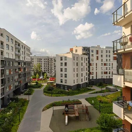 アパート Spacious With A Balcony, Parking And Air-conditioning By Renters ワルシャワ